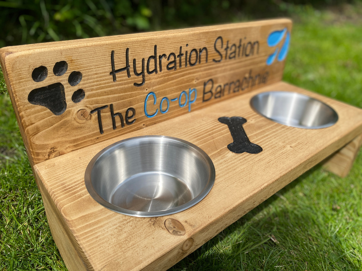 Dog/ Cat Feed and Water Station with Personalised Backsplash