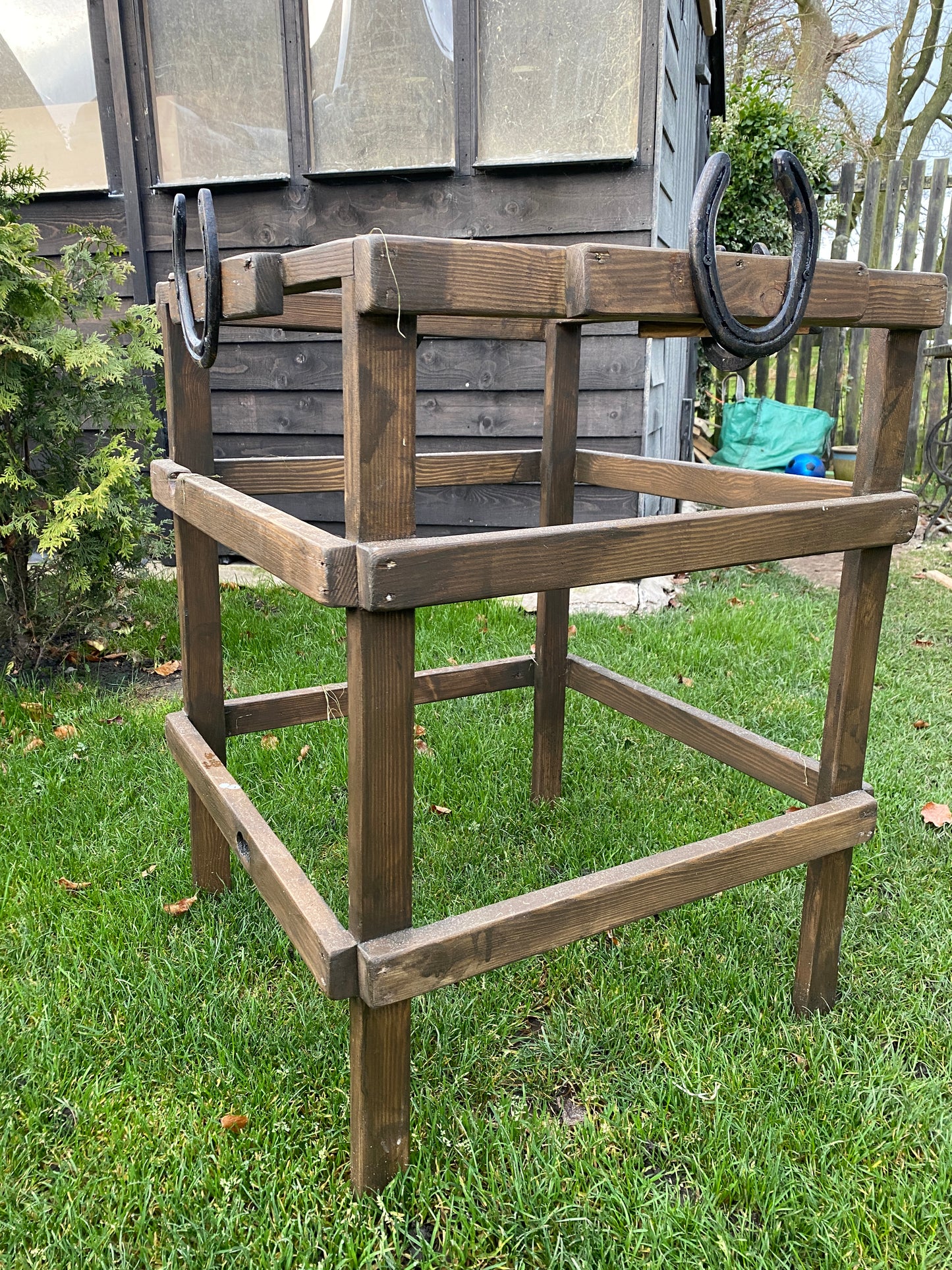 Haynet Filling Stand